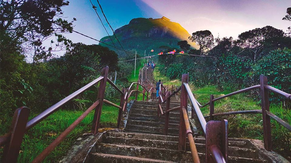 adams peak sri pada footprint